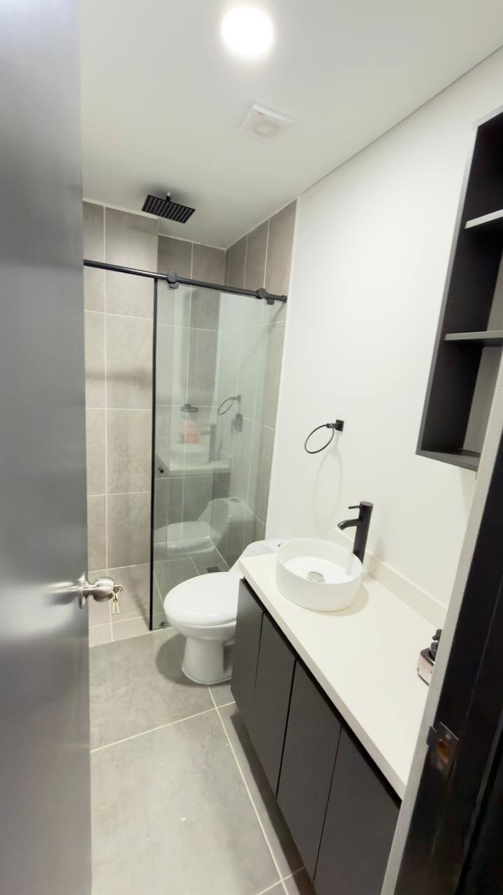 Baño Integral Estilo Minimalista En Sabaneta