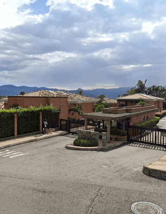 Casa Campestre Unifamiliar en venta en El Poblado