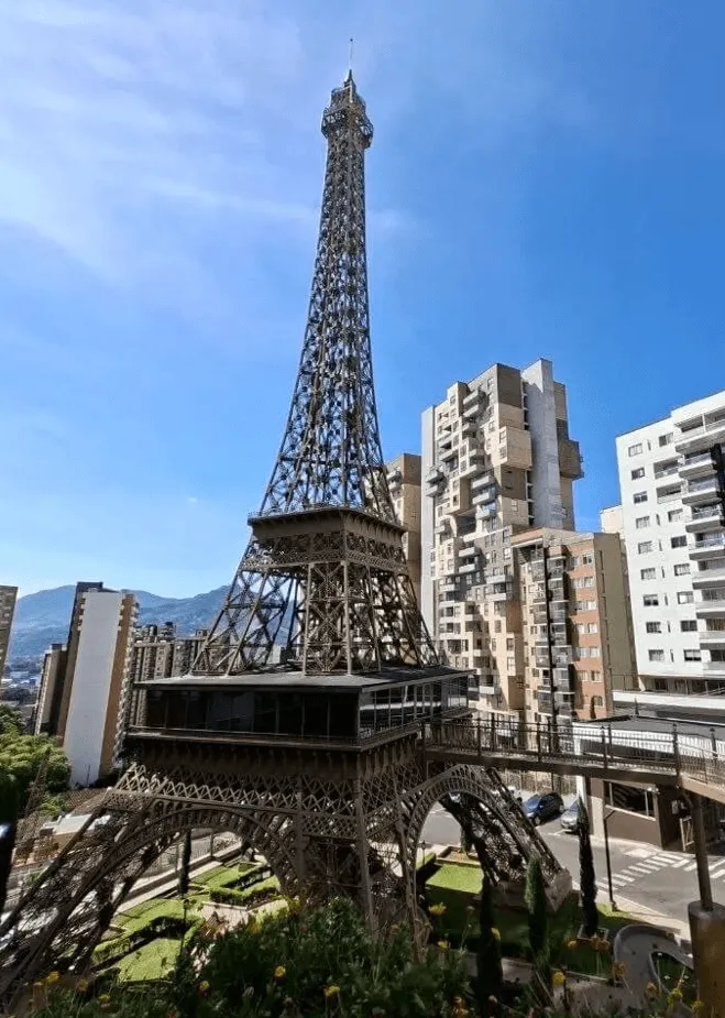 Apartamento en venta en Sabaneta en la  Urbanización París Cerca a la Ávenida el Poblado